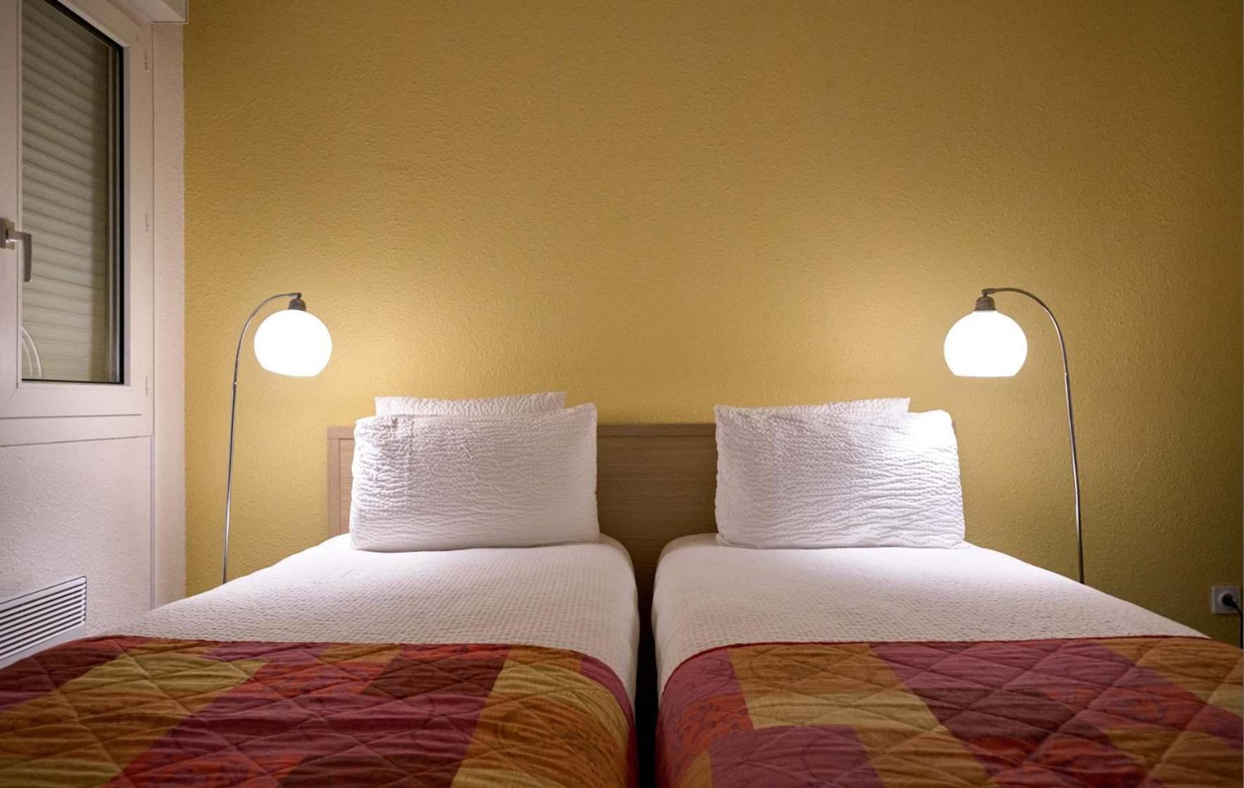 Logis Hotel Le Moulin Des Gardelles รีอง ภายนอก รูปภาพ