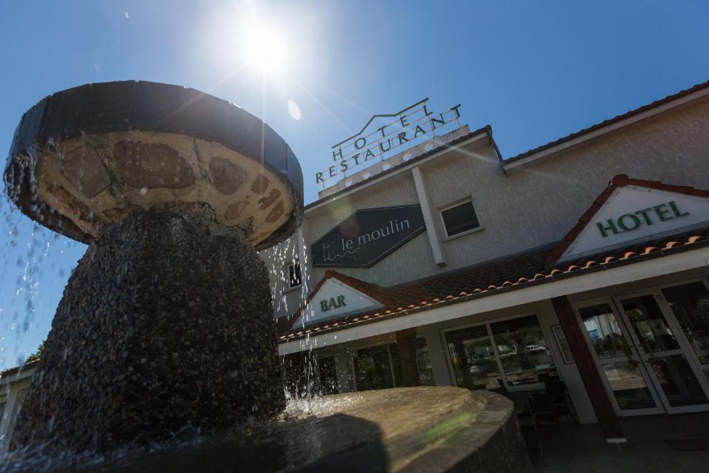 Logis Hotel Le Moulin Des Gardelles รีอง ภายนอก รูปภาพ
