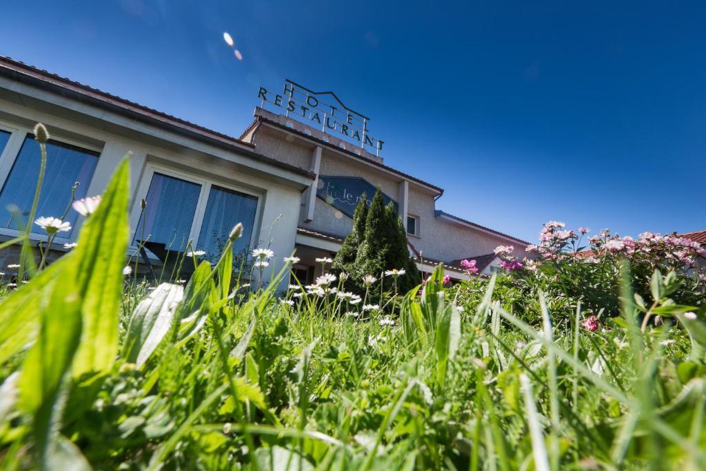 Logis Hotel Le Moulin Des Gardelles รีอง ภายนอก รูปภาพ
