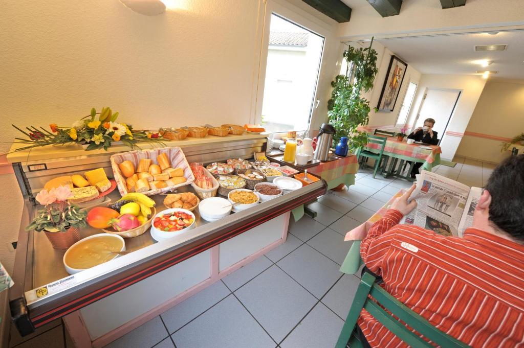 Logis Hotel Le Moulin Des Gardelles รีอง ภายนอก รูปภาพ