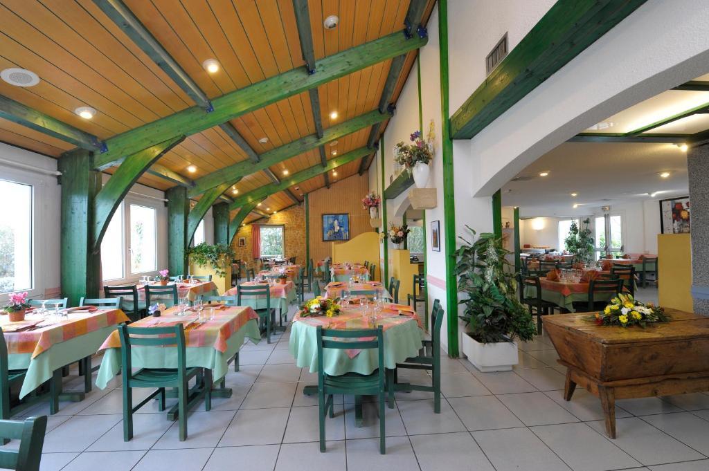 Logis Hotel Le Moulin Des Gardelles รีอง ภายนอก รูปภาพ