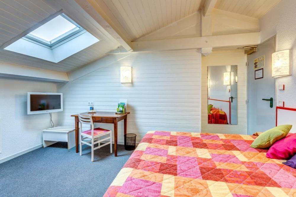 Logis Hotel Le Moulin Des Gardelles รีอง ภายนอก รูปภาพ