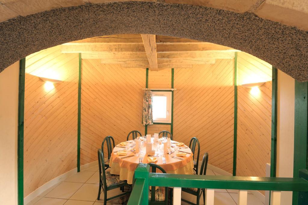Logis Hotel Le Moulin Des Gardelles รีอง ภายนอก รูปภาพ