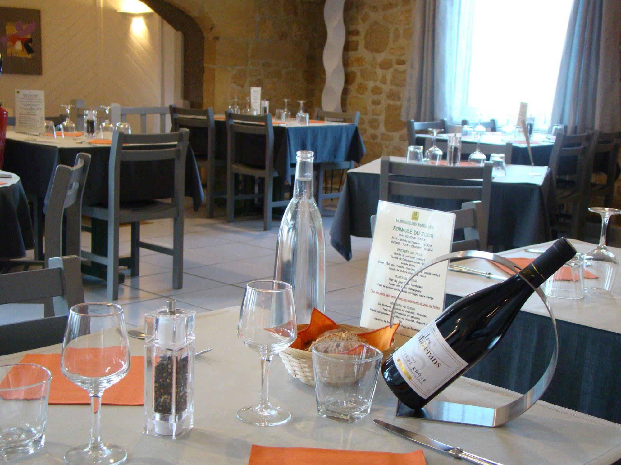 Logis Hotel Le Moulin Des Gardelles รีอง ภายนอก รูปภาพ