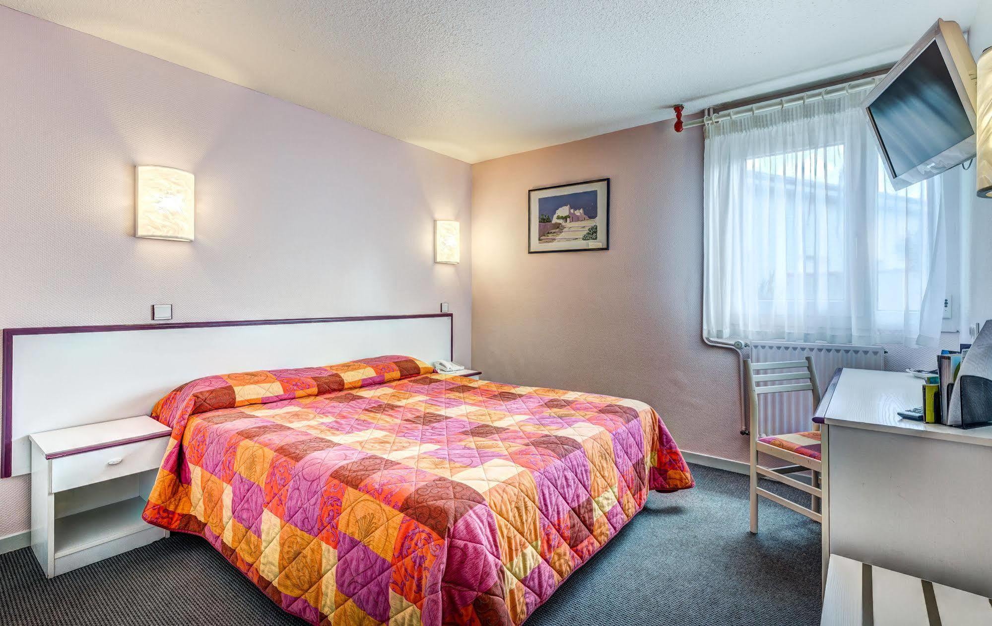 Logis Hotel Le Moulin Des Gardelles รีอง ภายนอก รูปภาพ