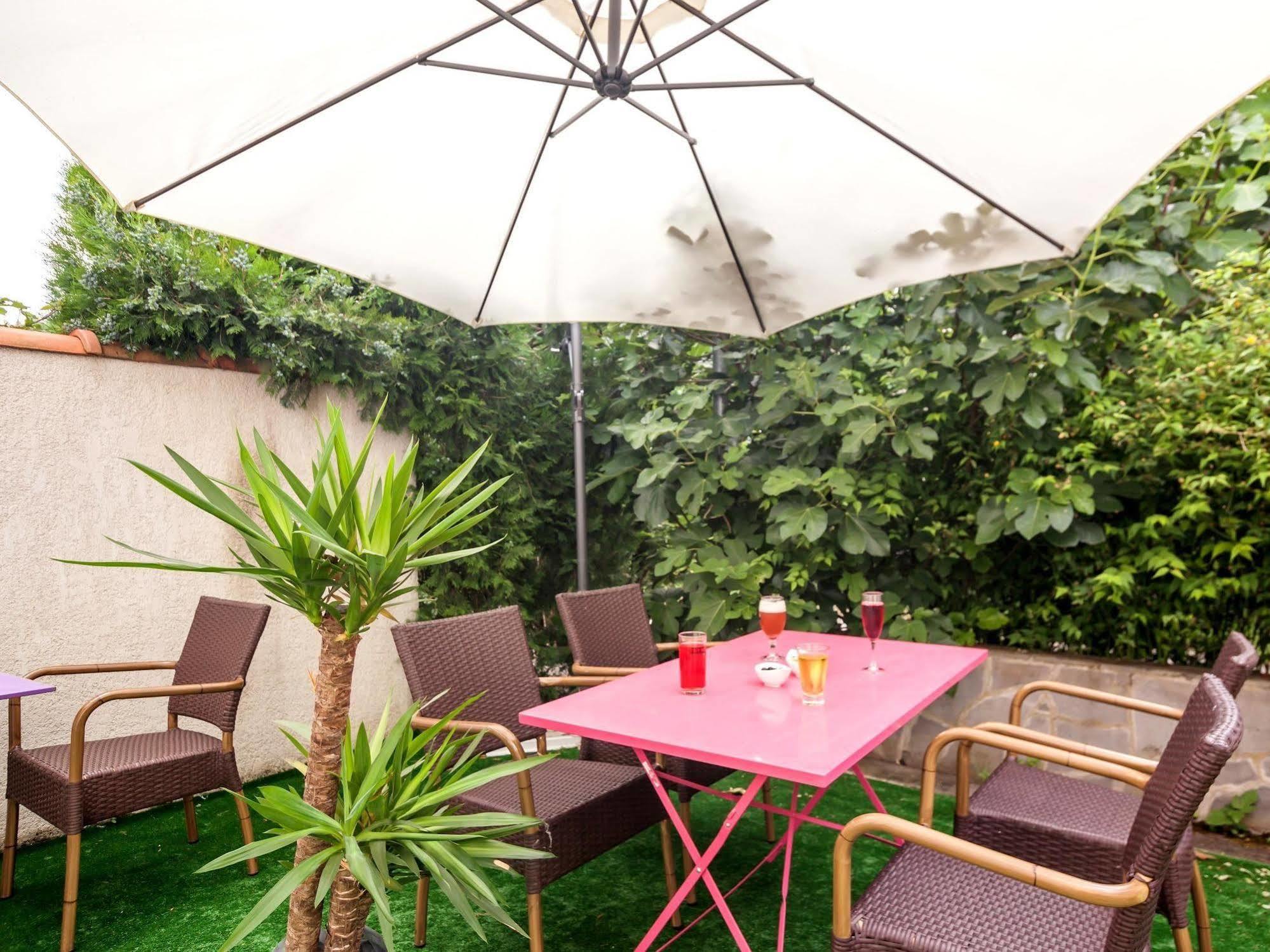 Logis Hotel Le Moulin Des Gardelles รีอง ภายนอก รูปภาพ