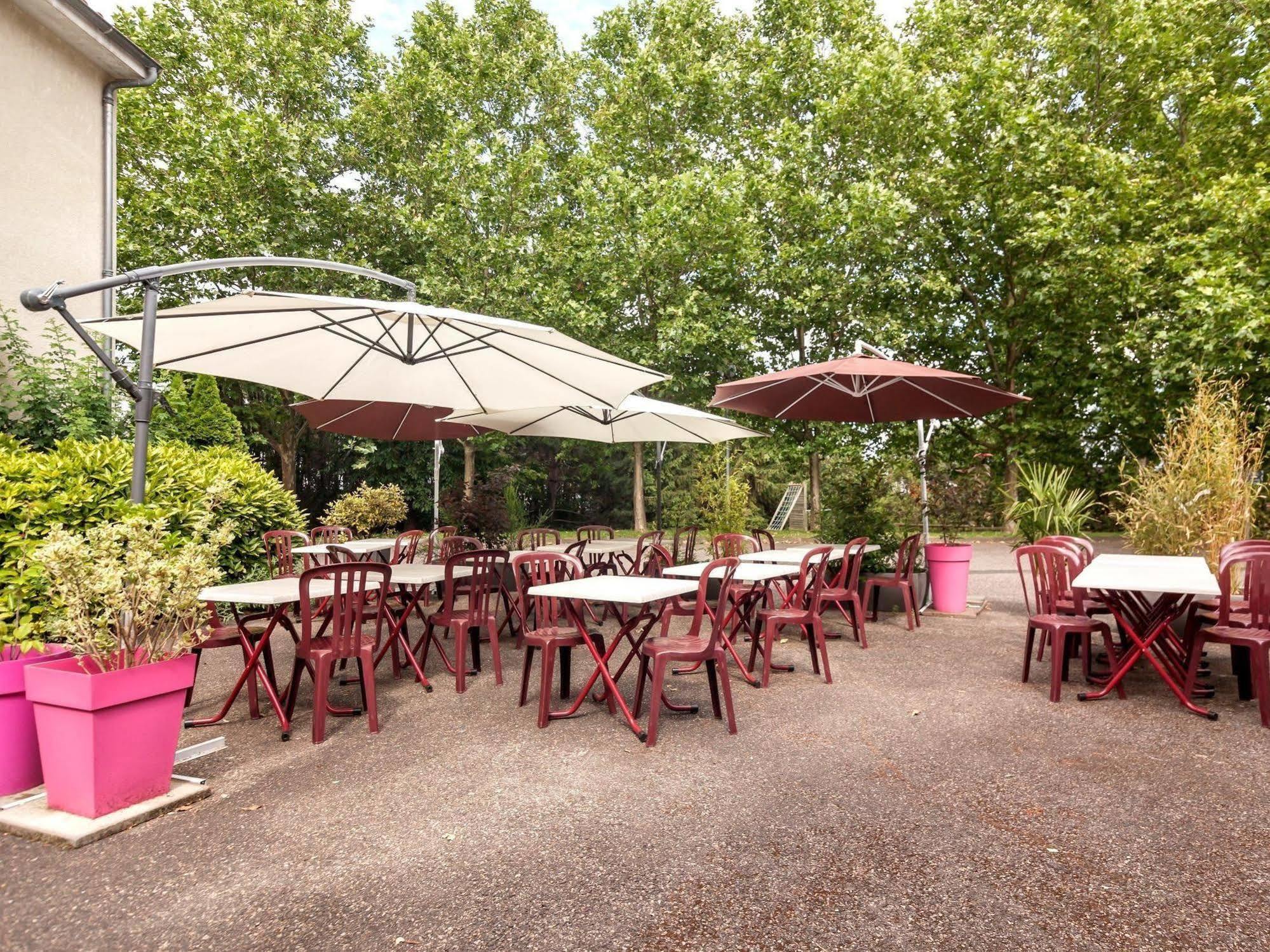 Logis Hotel Le Moulin Des Gardelles รีอง ภายนอก รูปภาพ