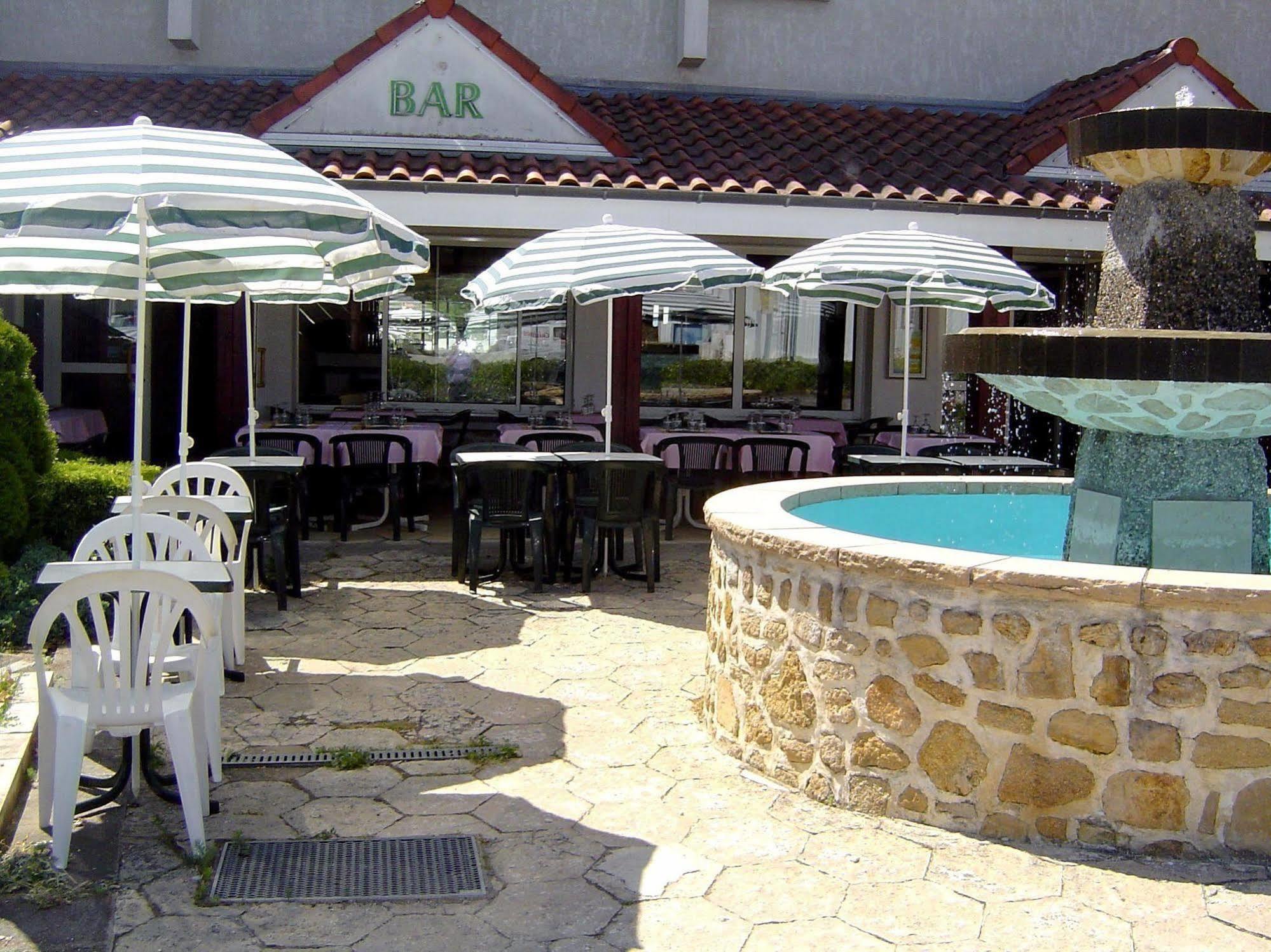 Logis Hotel Le Moulin Des Gardelles รีอง ภายนอก รูปภาพ
