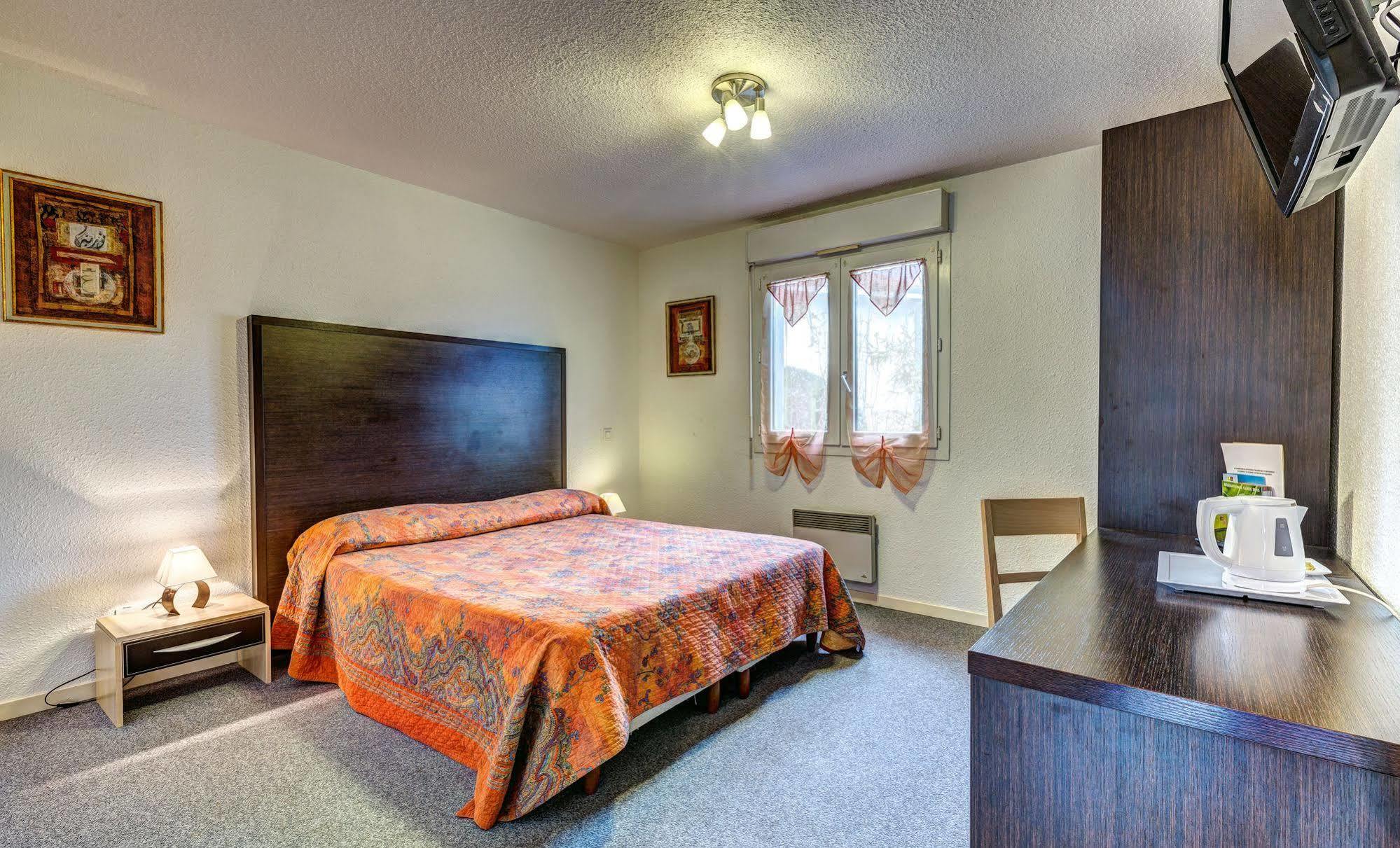 Logis Hotel Le Moulin Des Gardelles รีอง ภายนอก รูปภาพ
