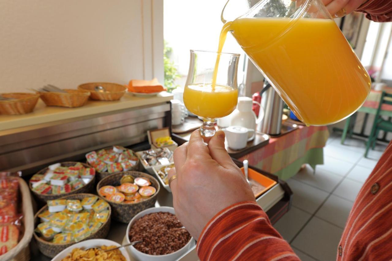 Logis Hotel Le Moulin Des Gardelles รีอง ภายนอก รูปภาพ